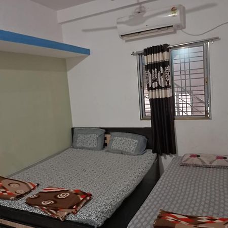 Honest Deluxe Room Garudeshwar Екстер'єр фото