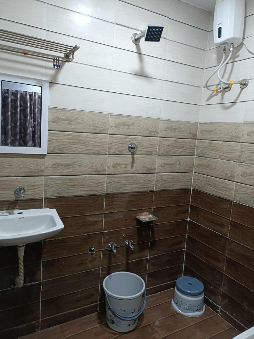 Honest Deluxe Room Garudeshwar Екстер'єр фото